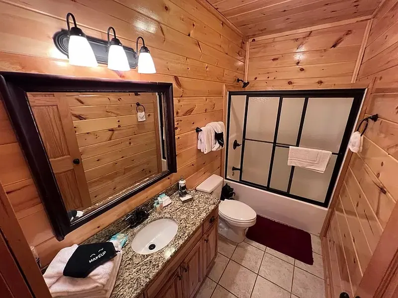 Downstairs king suite full bath with bath tub and shower combo
